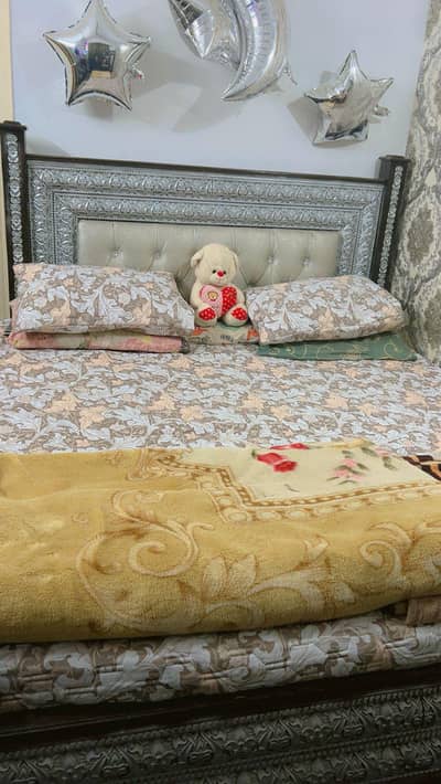 wodden Bed , drasing & two side tables For Sale without mattress