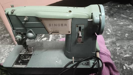 Singer sewing machine for sale urjent sale