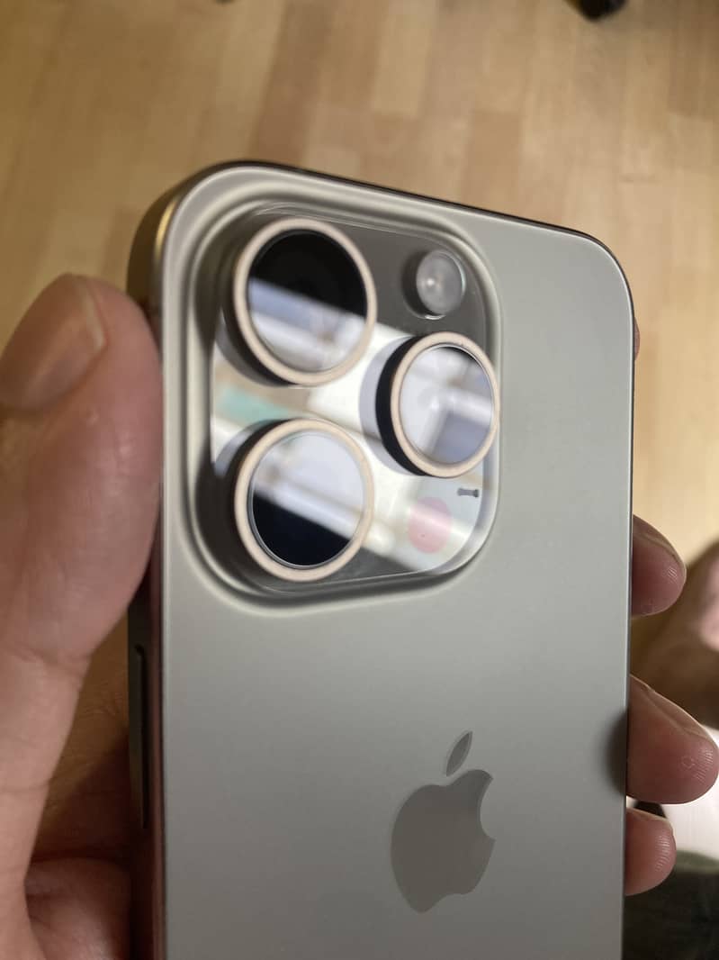 Scratchless, Mint Condition iPhone 15 Pro 4