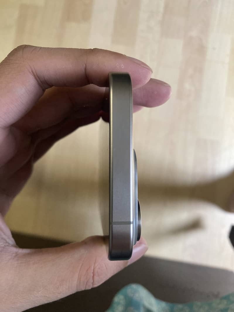 Scratchless, Mint Condition iPhone 15 Pro 6