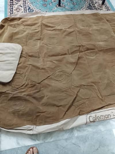 Air mattress  with 2 pillows