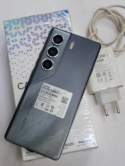 Tecno camon 40 pro 8+8/256 with complete accessories