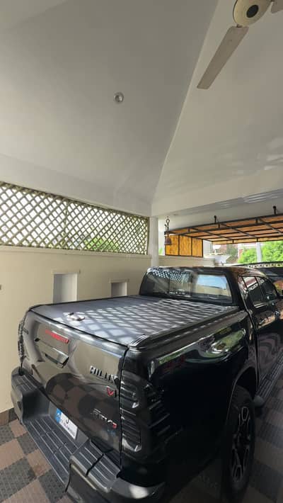 Toyota Revo shutter lid