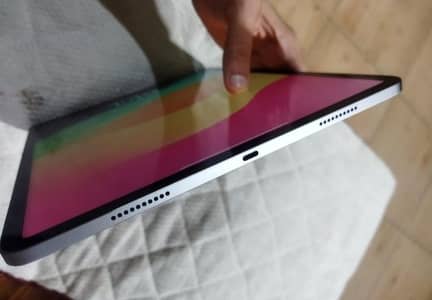 Apple iPad Pro M2 completes man by
