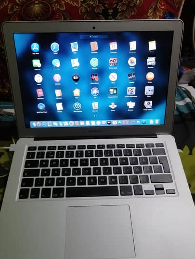 Apple MacBook Air 2014 Model  8 Gb Ram 128 Gb M2 SSD Clear LED Display