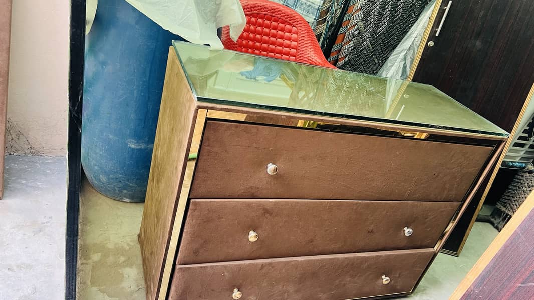 used dressing table. . 2
