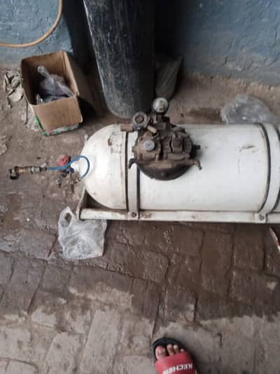 CNG cylinder with complete kit