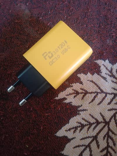 QC and PD fast charger