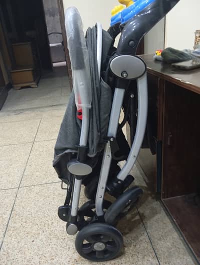 Baby stroller (untouched)