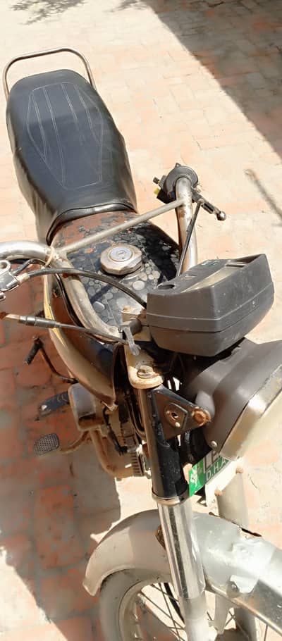 metro 2012  modle good condition first hand