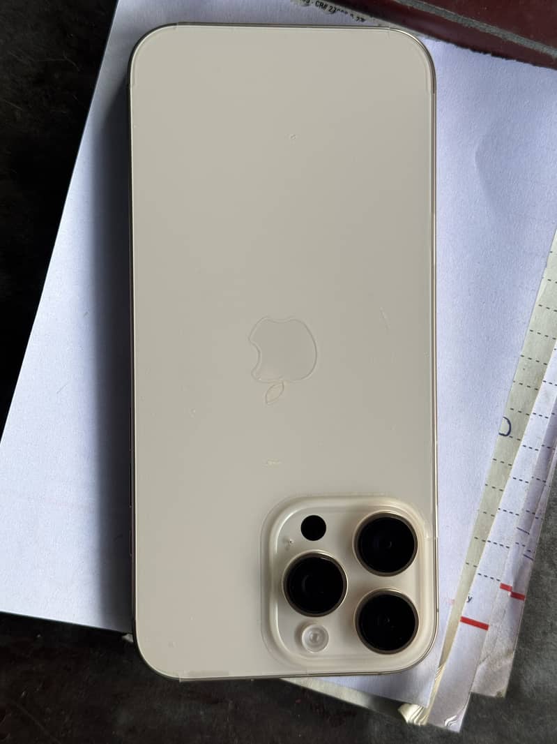 iPhone 16 pro max 4