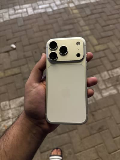 17 pro 256gb NON PTA