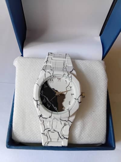 Smart watches. Brand new. lush condition.