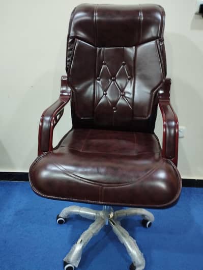Executive Office Chair – Excellent Condition – Comfortable & Strong