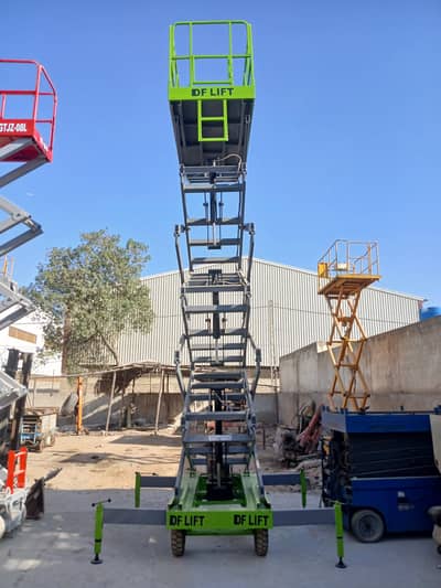 42 Feet Scissor Lift Availavle For sale Daily & Monthly Basis i