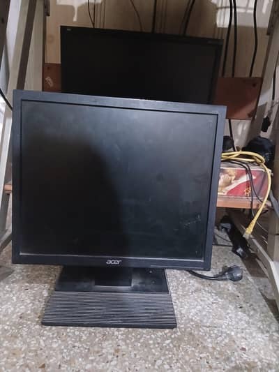 A one condition different types of wires , monitors, headphones etc