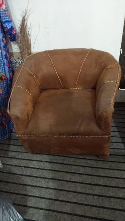 3 best sofas fore sale Condition thori si ruff Baki sub thk ha.
