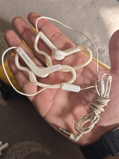 Samsung sports earphones