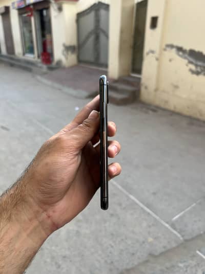 I phone xs  64 gb factory unlocked