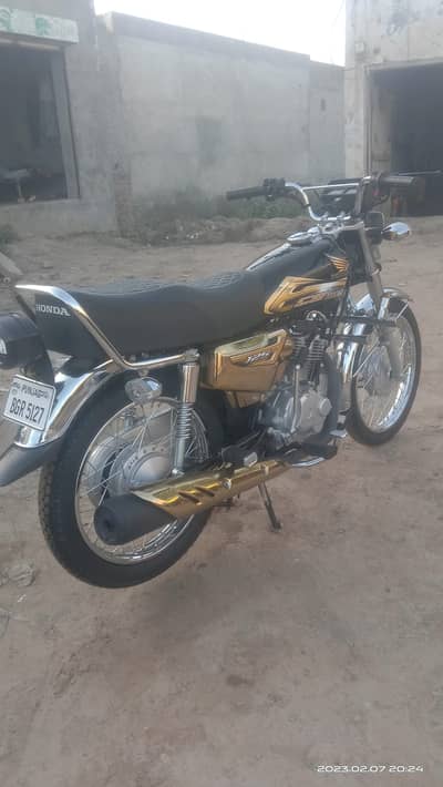 Honda CG 125 black gold Special Edition. Self start. Model 2026