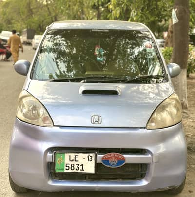 Honda life 2012 model