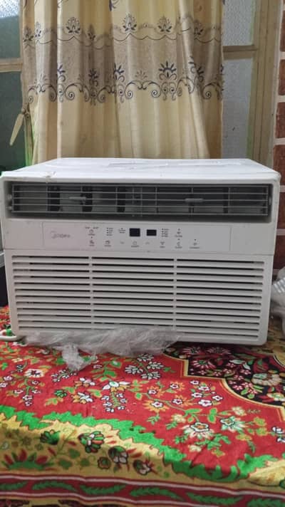 Media Inverter Windo AC . 75 ton 10 by 10 condition