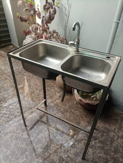 double sink with stand