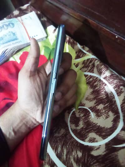 8 GB. Ram . 128 Gb storage