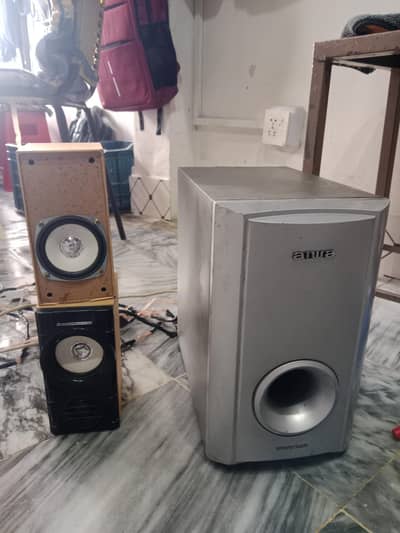 aiwa woofer and 2 speakers