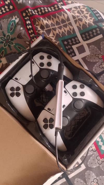 Gaming Console with 20,000 games chip.