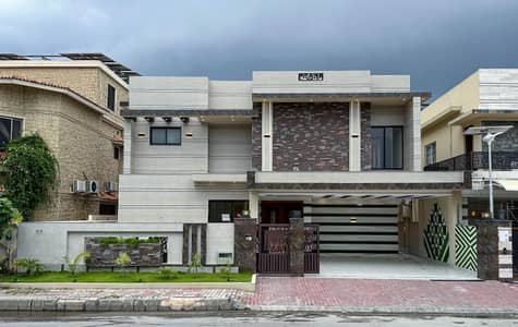 1 Kanal Designer House at Ideal Location