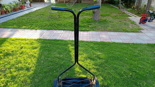 Manual Grass Cutting Machine