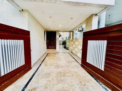 1 KANAL UPPER PORTION FOR RENT DHA PHASE 7