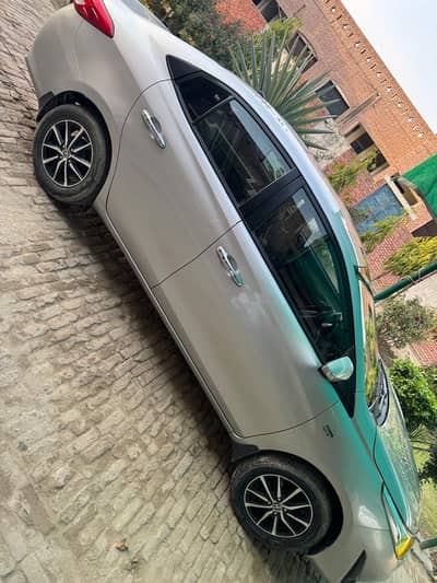 Toyota yaris 1.5 CVT 2021