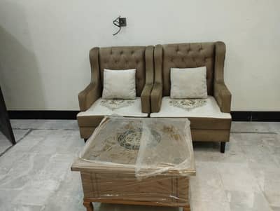 2 seter sofa with table