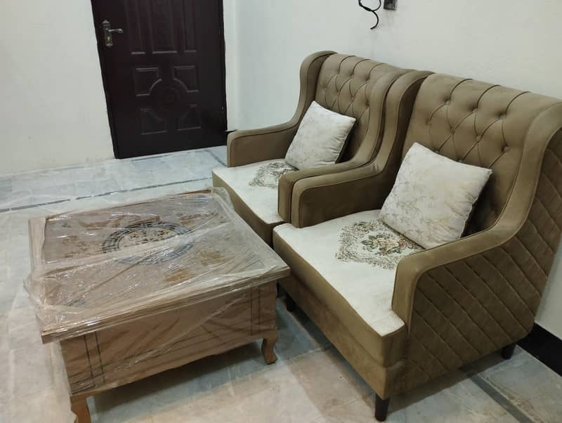 2 seter sofa with table 2