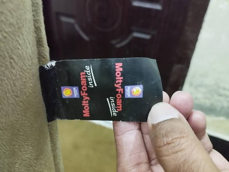 2 seter sofa with table 4