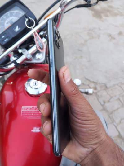 oppo f17pro all ok penal original hy koi folt ni hy only mobile hy