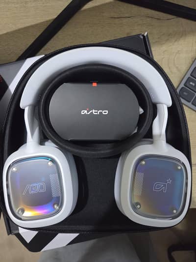 Logitech ASTRO A30 LIGHTSPEED Wireless Gaming Headset (Bluetooth)