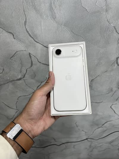 Iphone 17 Air golden