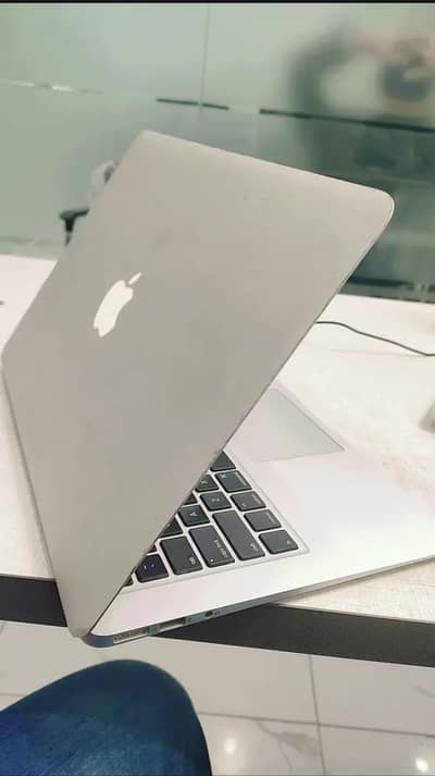 Macbook air  intel core i5 3rd Gen