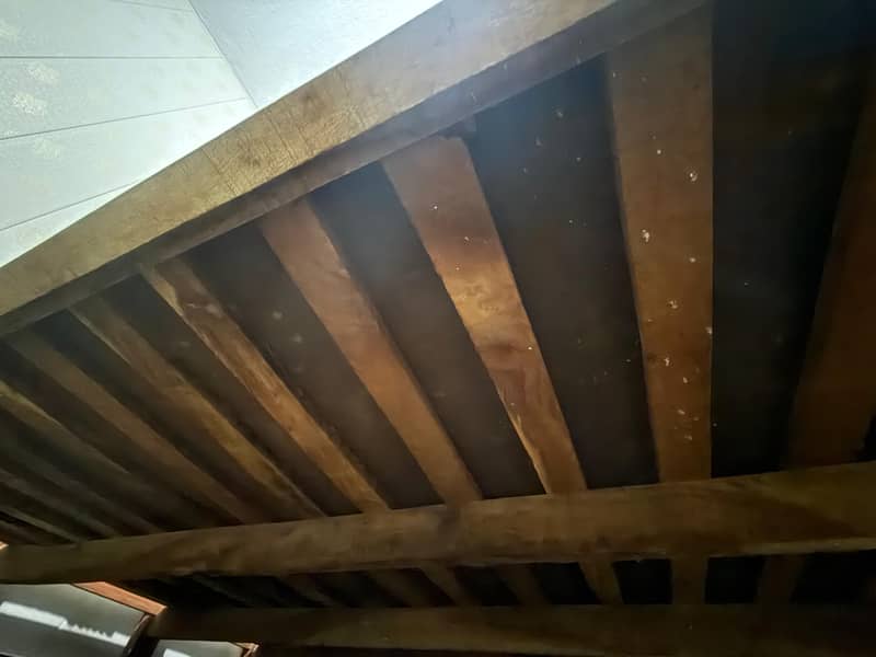 Used  double bed 3