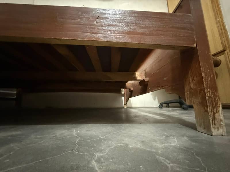 Used  double bed 9