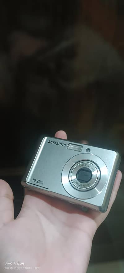 Samsung Galaxy es15 camera