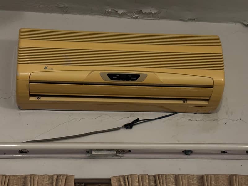 8/10 working condition split ac 0