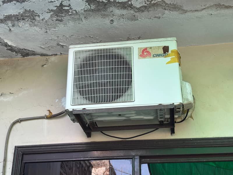 8/10 working condition split ac 1