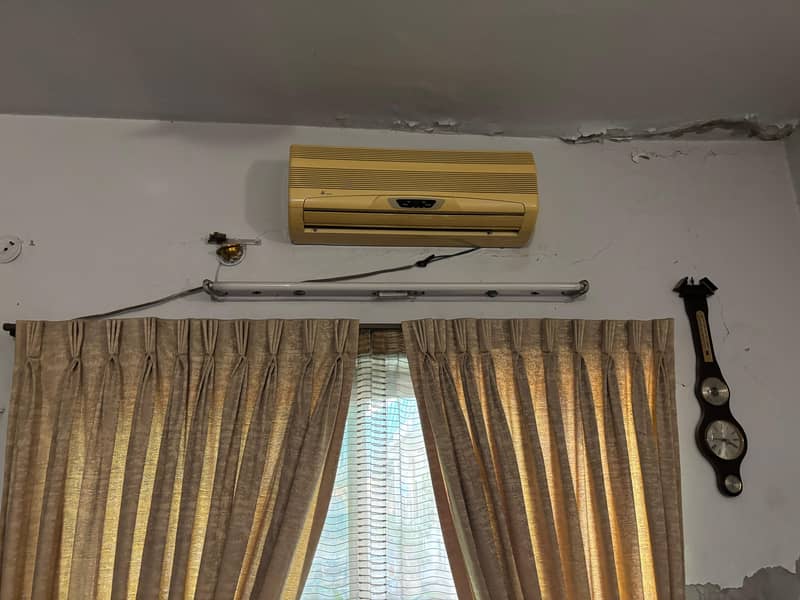 8/10 working condition split ac 2