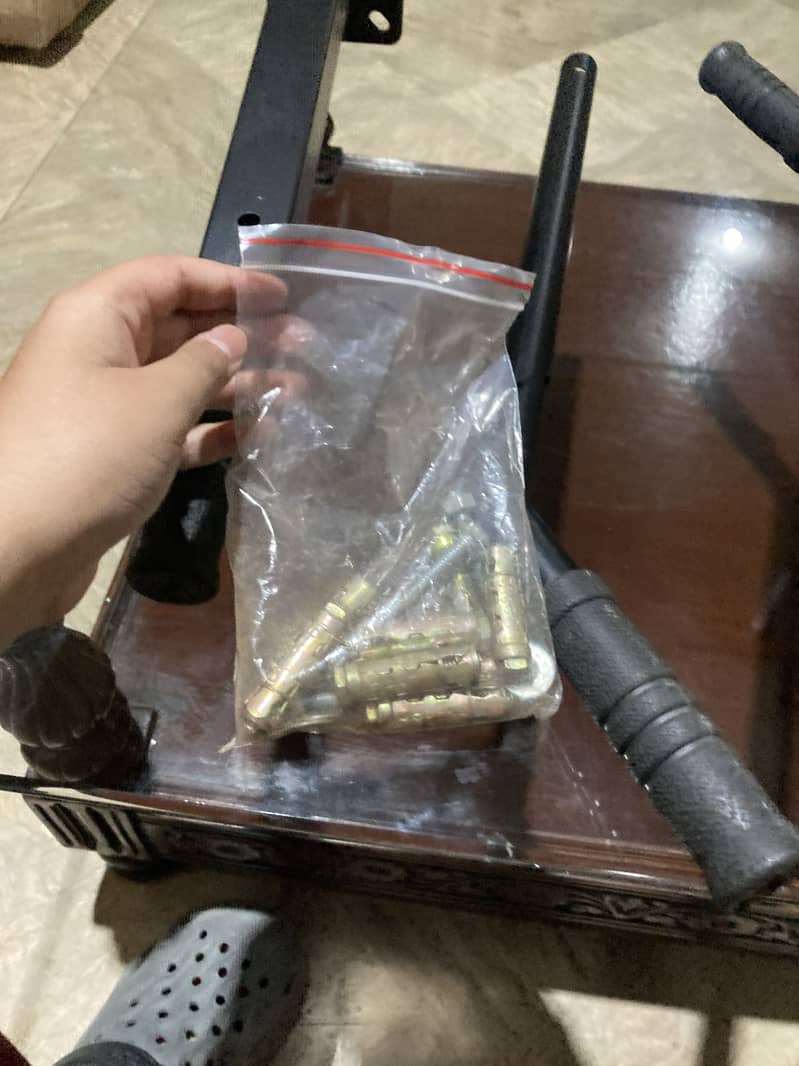 Pull up bar/exercise road 1