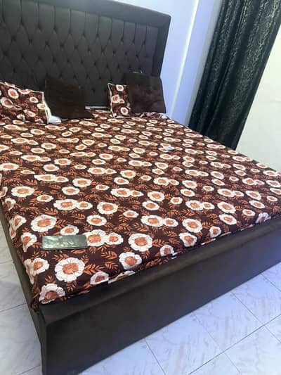 bed set with dressing table