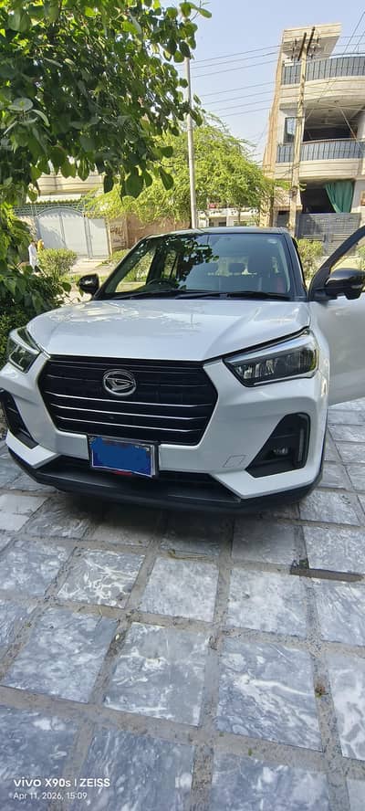 Daihatsu Rocky Pearl White and black 4.5 grade 100% genuine colour